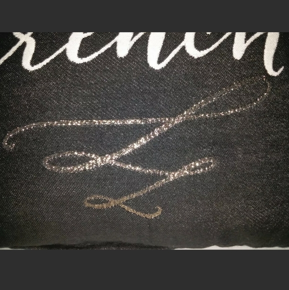 Pillow - Picture 3 of 8